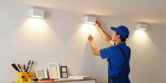 Aplica LED senzor pentru iluminat modern, oferit de furnizori de servicii locale de încredere.